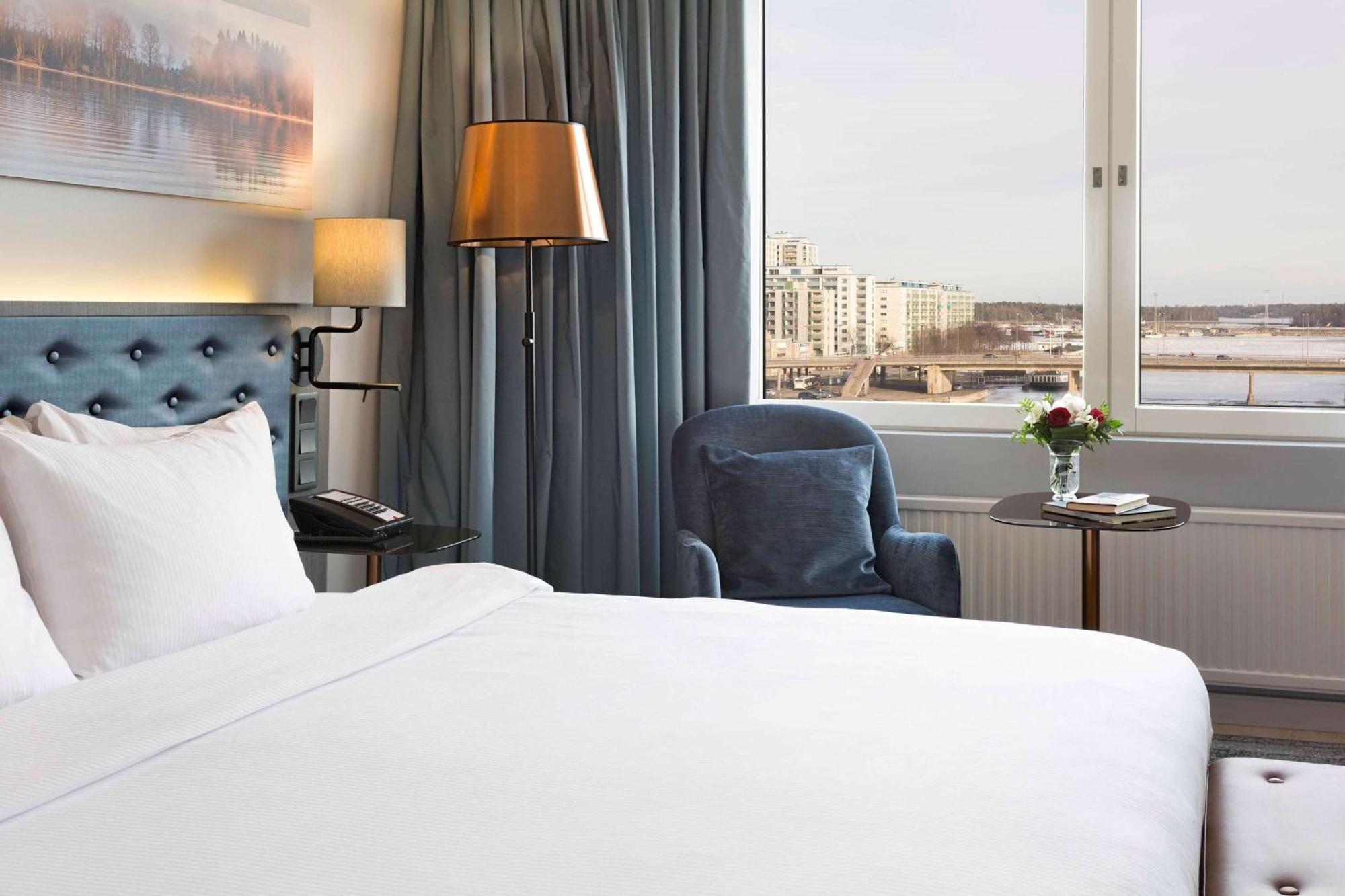 赫尔辛基斯特兰德希尔顿酒店 外观 照片 A room at the hotel